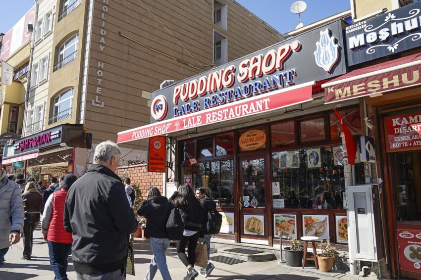 The Pudding Shop opened in 1957 in Istanbul, Türkiye.