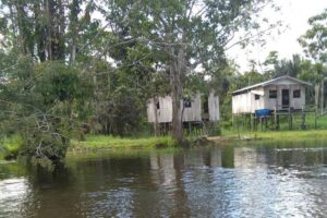 a riverside community at Mamiraua Reserve