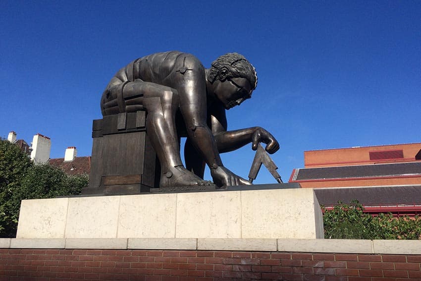 A massive statue of Sir Isaac Newton graces the entrance to the British Library. 