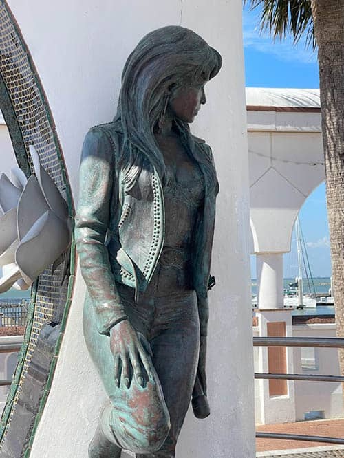 Statue of Selena